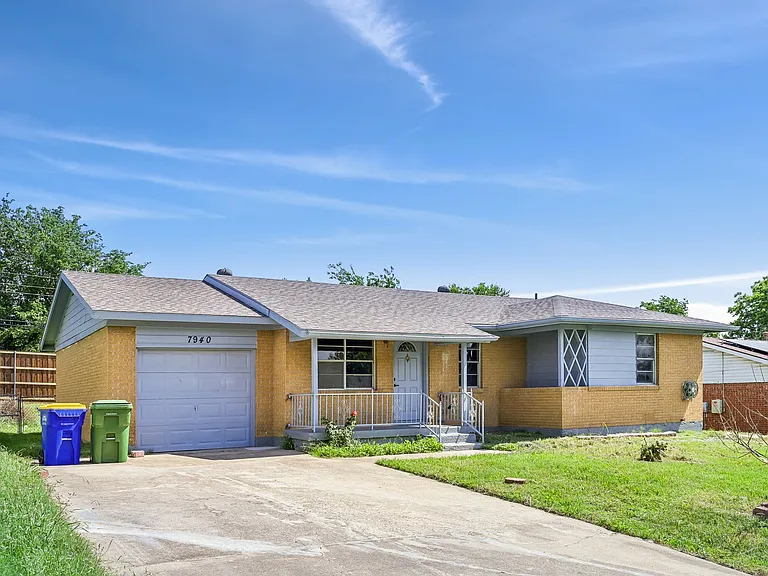 7940 Chaparral Dr — Photo 2
