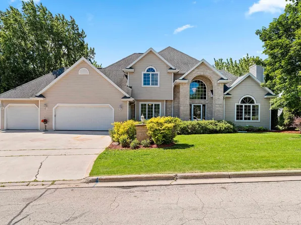 421 Woodrow Ct, Denmark, WI 54208