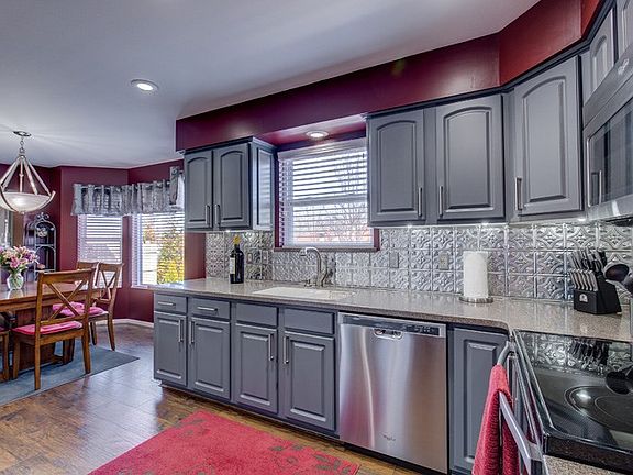 3rd image of 6148 Woodcrest Dr