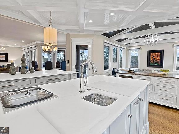 5th image of 325 Watermark Dr