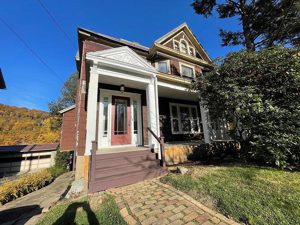 1st image of 912 W 1st St