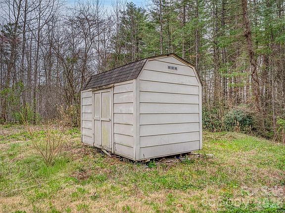 3rd image of 206 Chapman Hill Rd