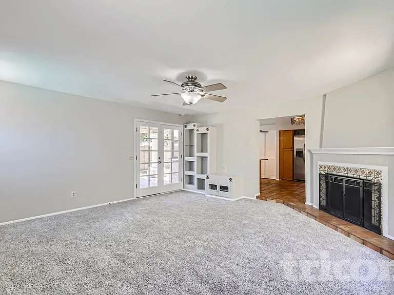 3031 W Mercer Ln — Photo 9