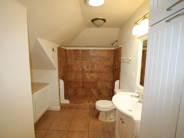 1423 Race St #5 — Photo 8