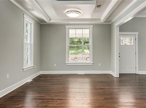 4th image of 1836 Woodland Blvd