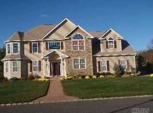 26 Sherwood Dr, Shoreham, NY 11786