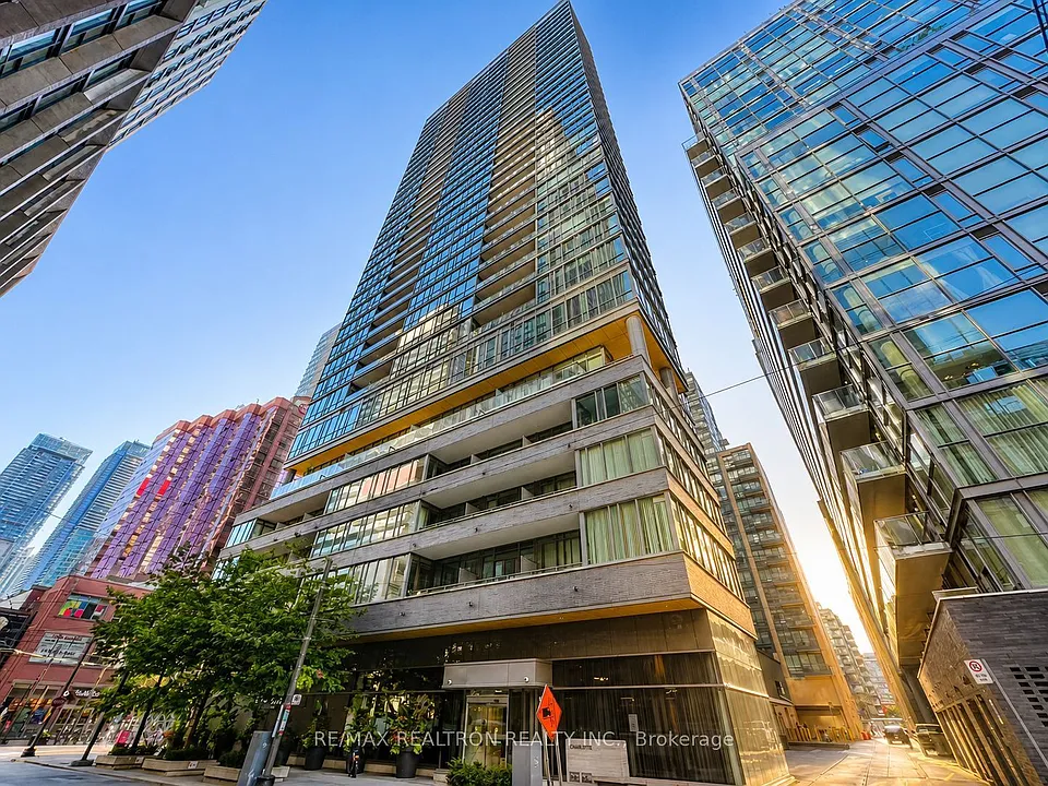 8 Charlotte St #214