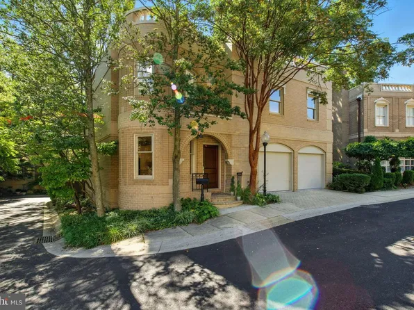 4730 Foxhall Cres NW, Washington, DC 20007