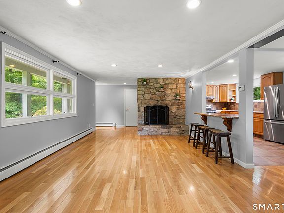 3rd image of 200 Old Huckleberry Road