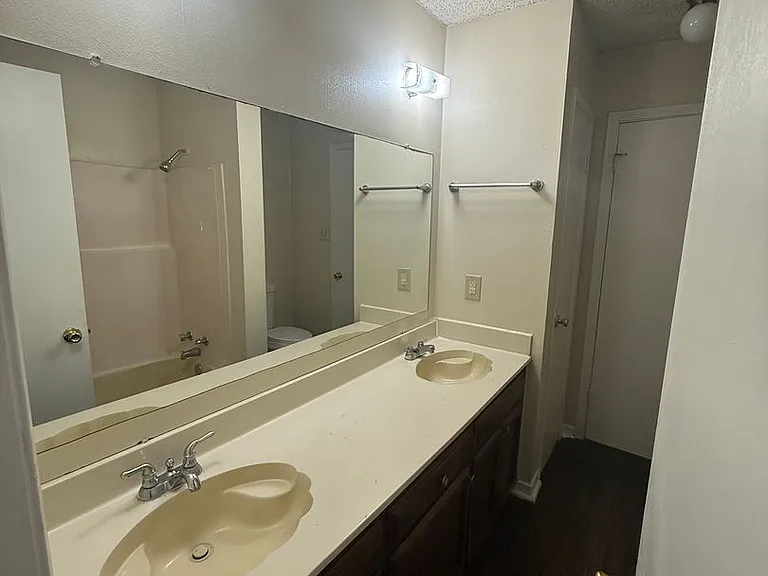 3033 Toulon Dr — Photo 3