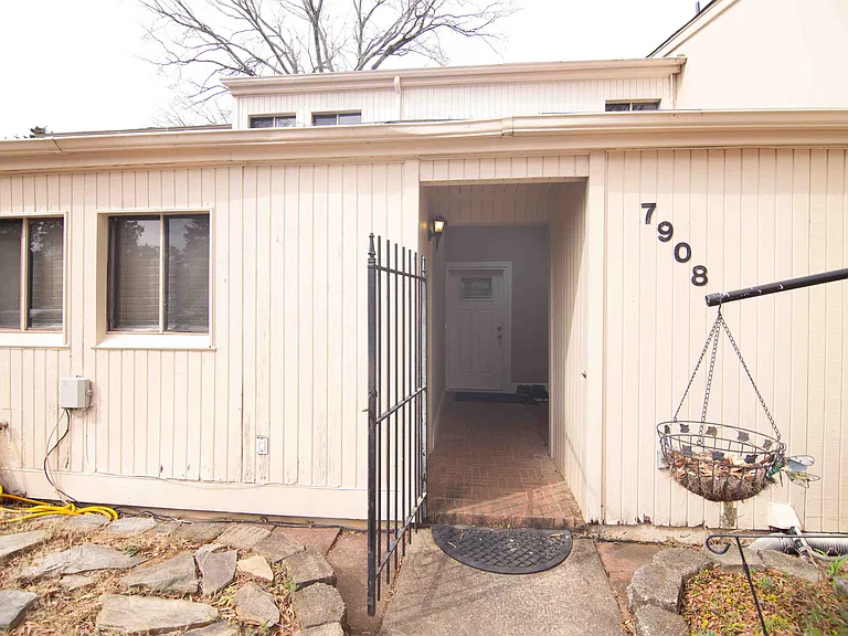 7908 Horse Chestnut Ln #7908 — Photo 37