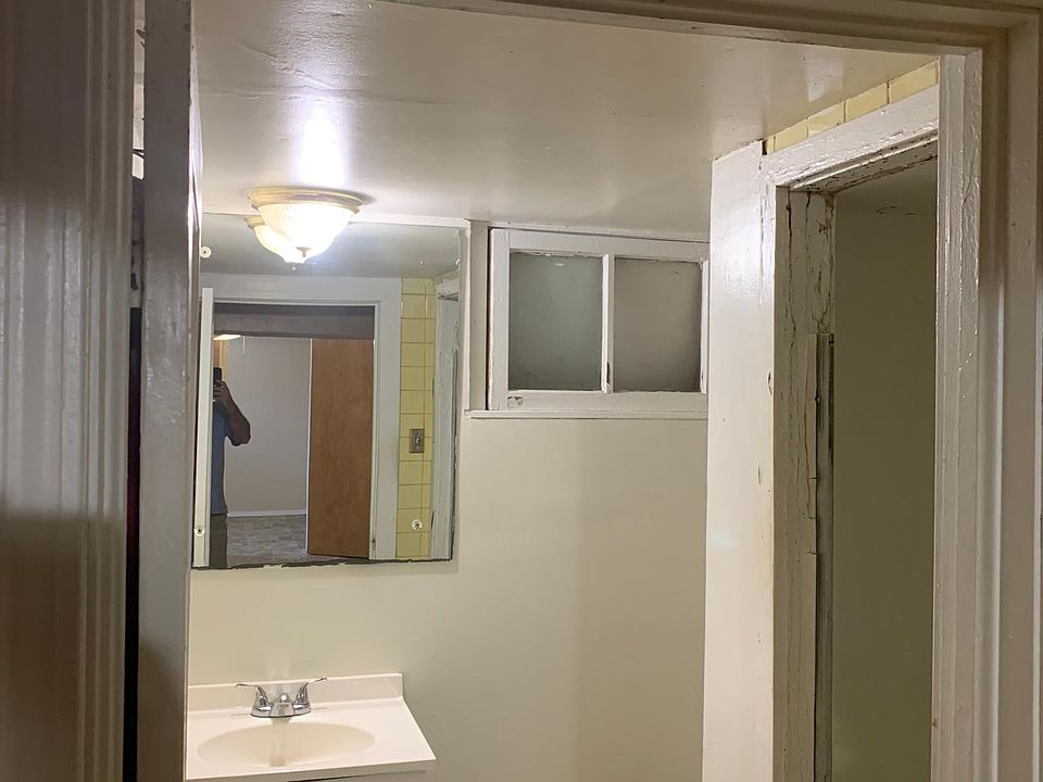 1st image of 811 N Henderson Ave