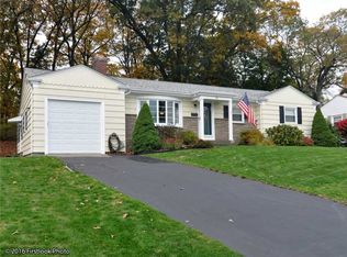 26 Colonial Dr, Lincoln, RI 02865