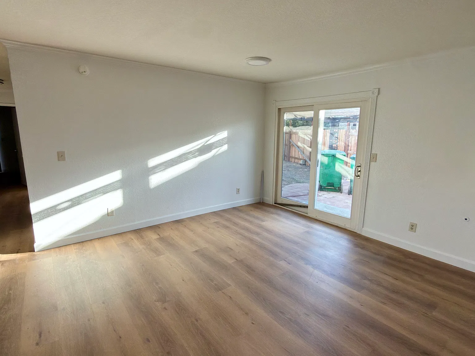 3 bed, 1141 sqft, $2,500 — Photo 4