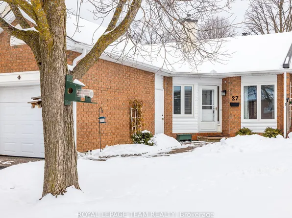 27 Pine Needles Ct, Ottawa, ON K2S 1G5