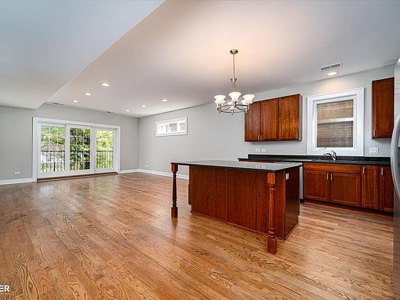 4th image of 6436 N Lehigh Ave APT 1S