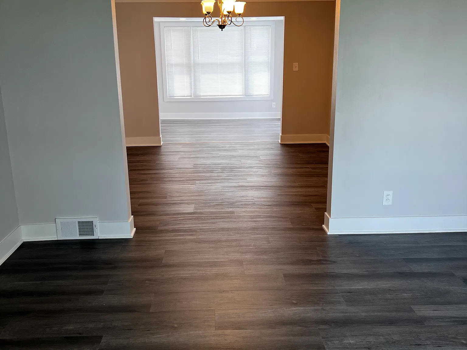 4 bed, 1.5 bath, 2300 sqft, $3,200 — Photo 3