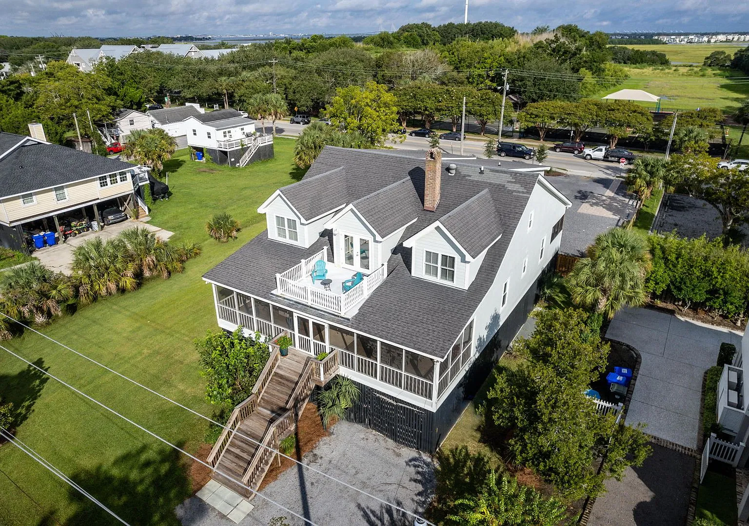Sullivan's Island Charmer-Fully Furnished — Photo 1