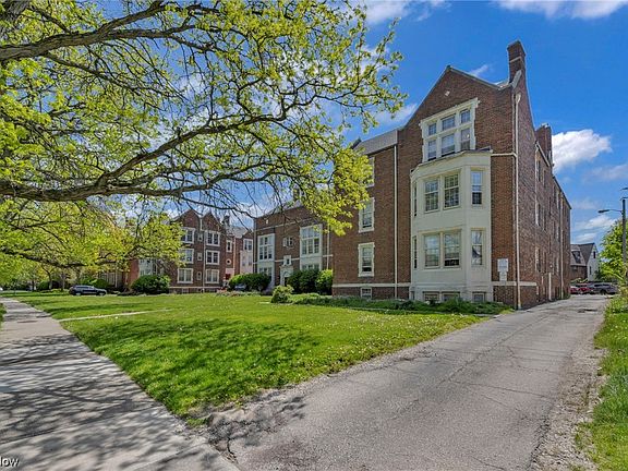 4th image of 15610 Van Aken Blvd APT 16