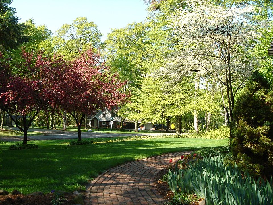 Paver Pathway to Home's Entrance