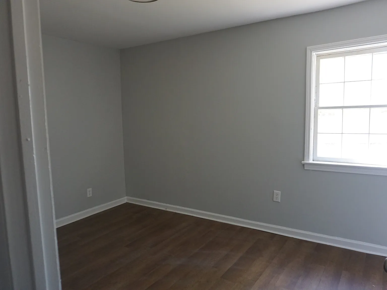 3 bed, 1.0 bath, 1296 sqft, $1,000 — Photo 3