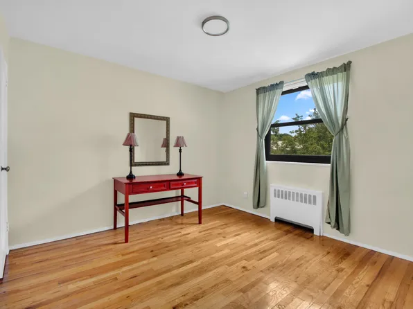 21-29 Utopia Parkway image 5 of 8