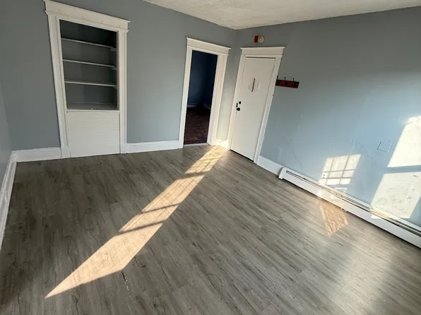 10 Erwin Pl APT 3, New Britain, CT 06051