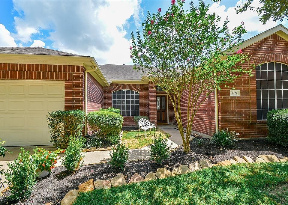 1st image of 1927 Winding Hollow Dr