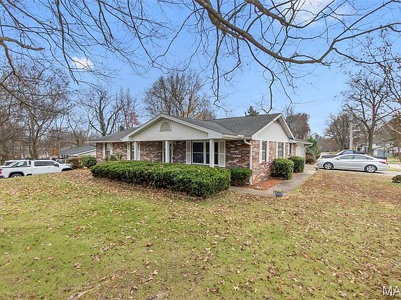 3rd image of 864 Strawberry Ln