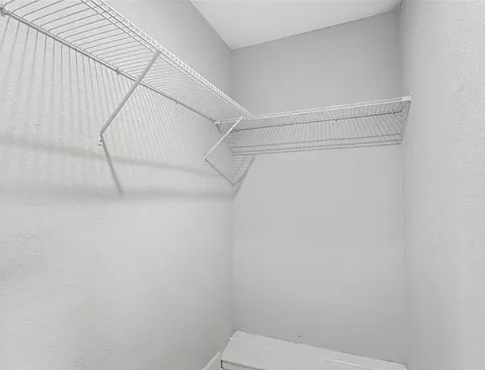 715 W Harlan St — Photo 10