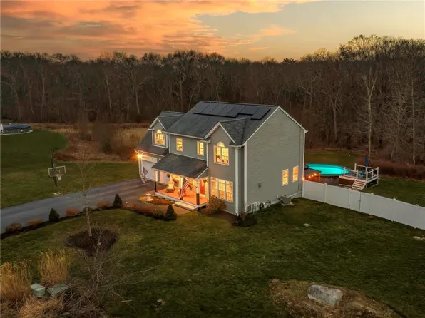 31 Plantation Dr, Tiverton, RI 02878