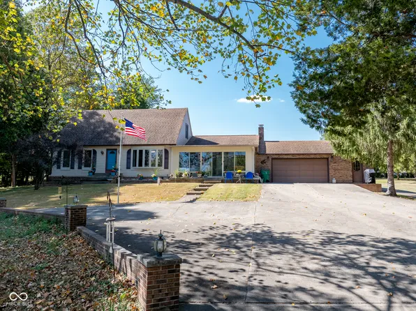 6220 Crone Rd, Martinsville, IN 46151