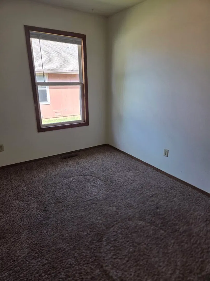 2 bed 1 bath duplex w/ garage! — Photo 3