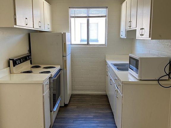 4th image of 533 W 10th St APT D