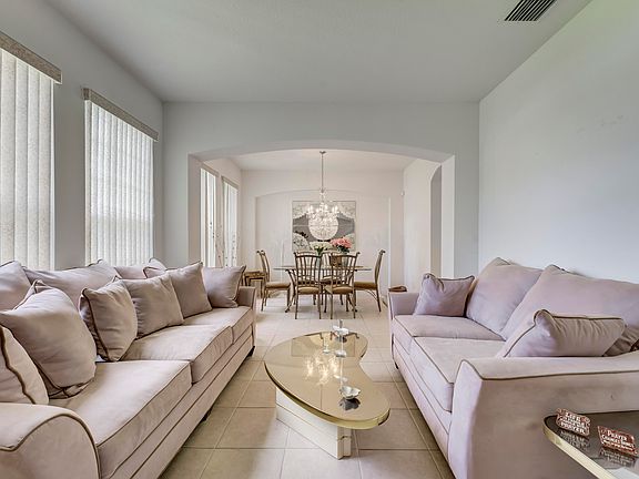 5th image of 699 SW Caburn Avenue