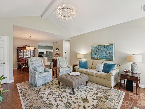 5th image of 10816 Willow Crossing Dr