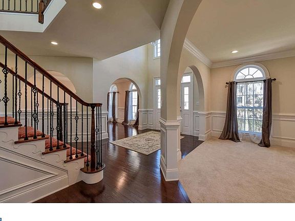 3rd image of 409 Arcadia Way