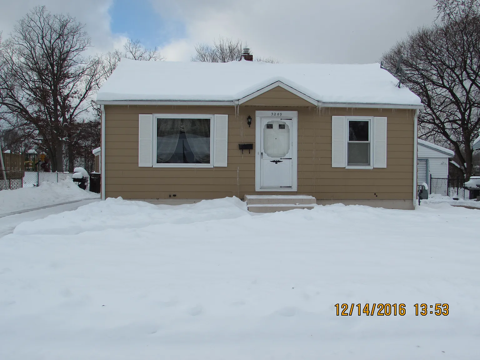 3249 Hillcroft Ave SW photo 1
