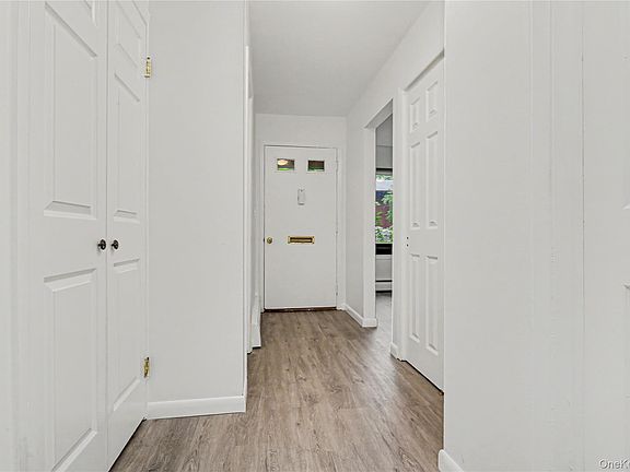 2nd image of 42 Coachlight Square