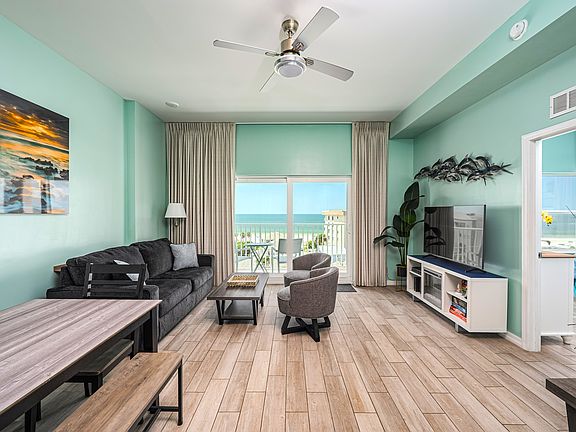 Bright and airy Apartment with amazing Gulf Views