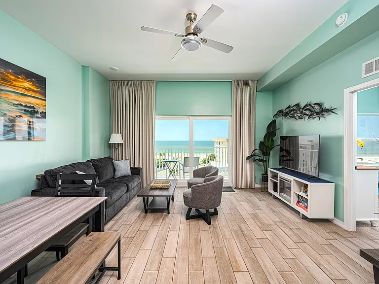 Bright and airy Apartment with amazing Gulf Views