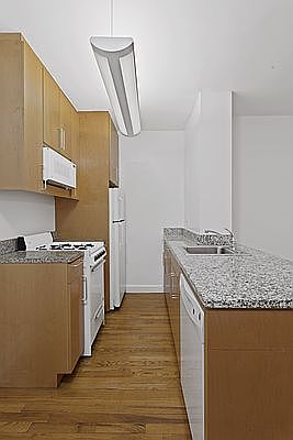 4th image of 30 E End Ave APT 7M