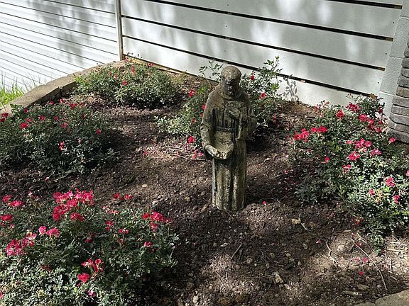 4th image of 89 Whitley Ct