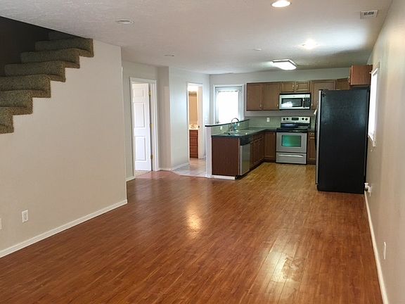 2nd image of 1419 E 5th Streeet
