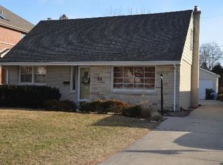 21 N Seminary Ave, Park Ridge, IL 60068