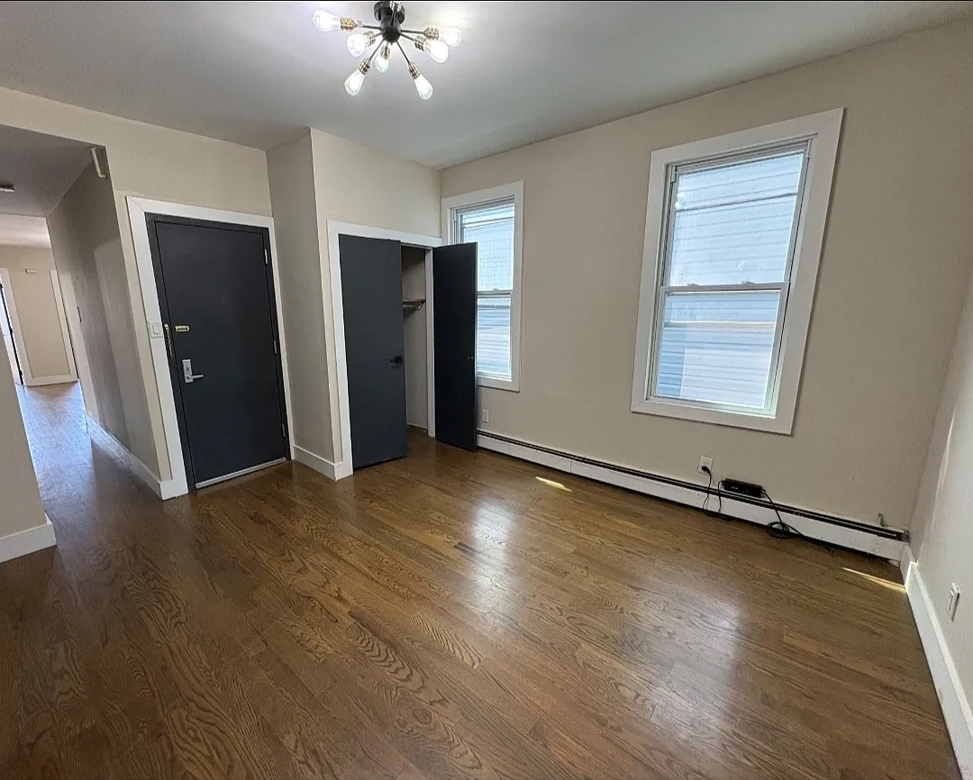 5 bed, $3,200 — Photo 3