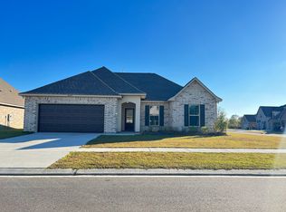 40087 Maddie Dr, Prairieville, LA 70769