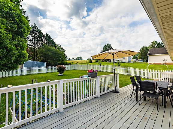 4th image of 548 Hiwassee Rd