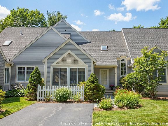 3rd image of 16 Gold Leaf Lane