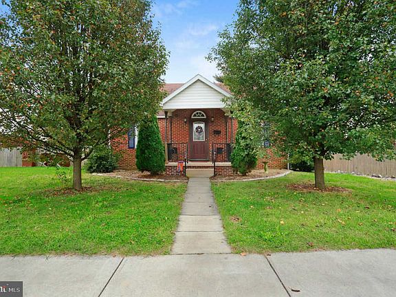 3rd image of 412 Vermont Ave